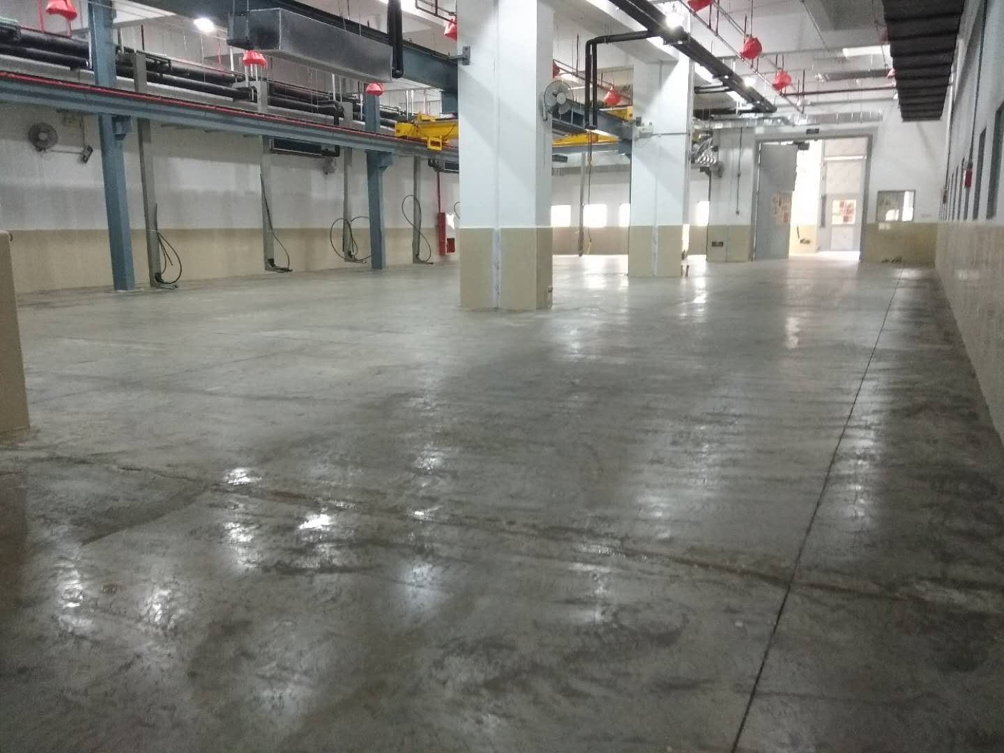 為什么我不爽快地告訴你環(huán)氧地坪漆施工價(jià)格是多少錢(qián)一平方？