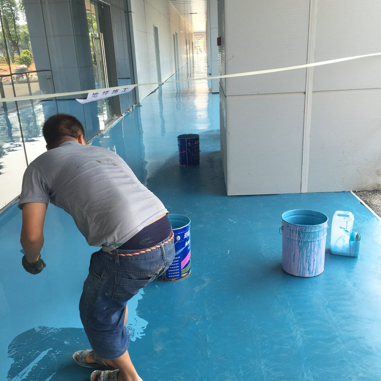 環氧地坪漆施工中 環氧地坪漆施工中