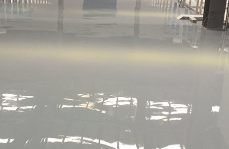 做自流平地坪漆遇到漆膜開裂的情況怎么處理？