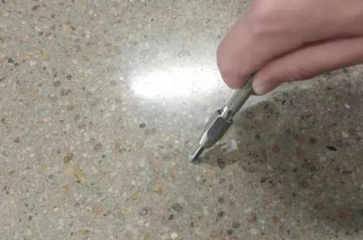 混凝土地坪表面的油污要怎樣處理？